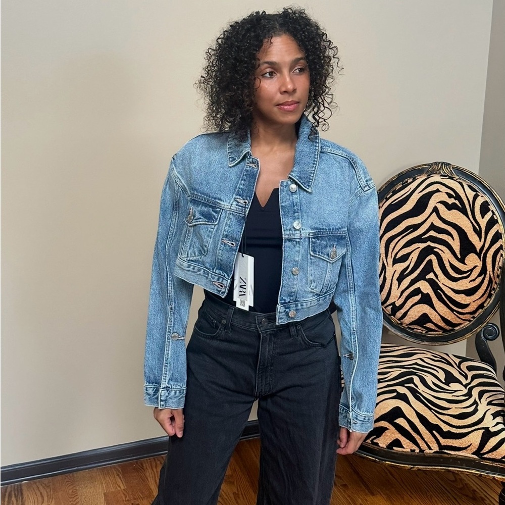 ZARA KAIA X ZARA DENIUM JACKET
BLOGGER FAVORITE 
SOLD OUT AT ZARA !
BEST SELLER